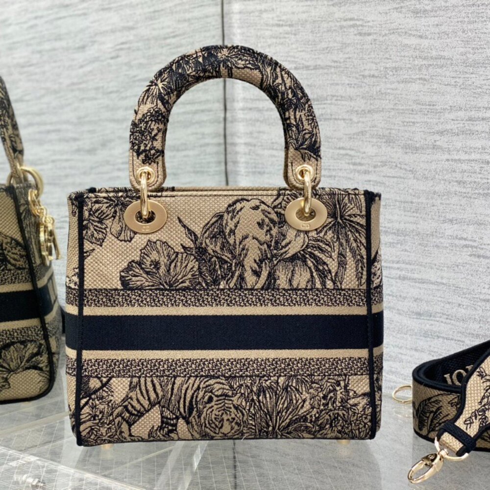 Dior Classic Collection Handbag | The Perfect Blend of Luxury & Style - Picture 7 of 7